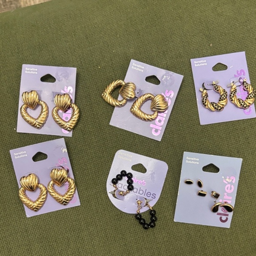 Claire's 8 pairs Gold and Black Earring Collection